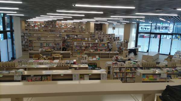 三省堂書店　リニューアル　内部